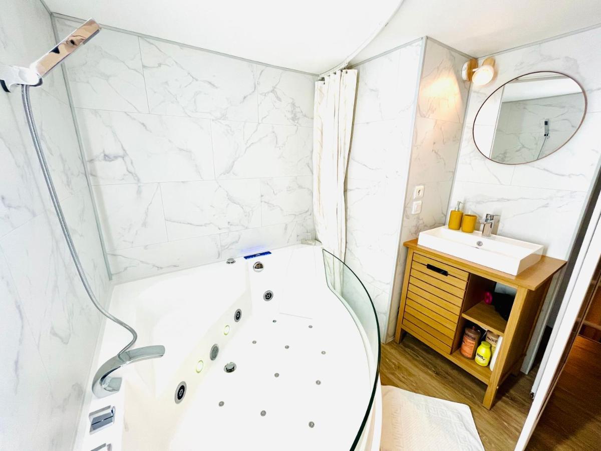 Duplex-Ceiling Height 1,9M-Free Private Parking-Self Check In !! Duplex Climatise-Hauteur Sous Plafond 1,9M-Parking Prive Gratuit-Arrivee Autonome !! أفينيون المظهر الخارجي الصورة